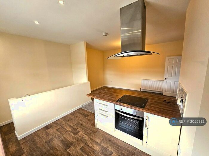 2 Bedroom Flat To Rent In Broad Street, Parkgate, Rotherham, S62