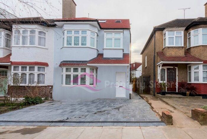 3 Bedroom Maisonette To Rent In Hale Grove Gardens, Mill Hill, NW7