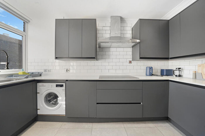 4 Bedroom Apartment To Rent In Bethnal Green Road, London, E2