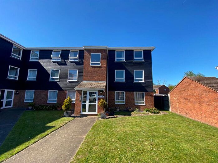 2 Bedroom Flat To Rent In Old Station Way, Shefford, Beds, SG17