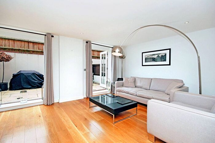 3 Bedroom Flat To Rent In Arcadian Place, Southfields, London, SW18