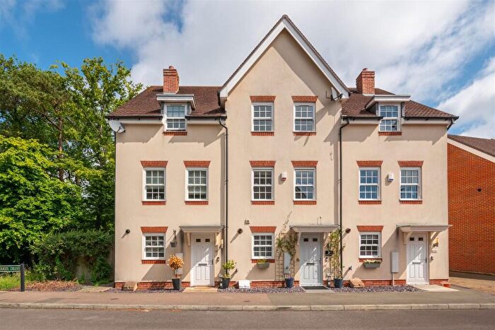 3 Bedroom Terraced House For Sale In Whittaker Drive, Horley, Surrey, RH6