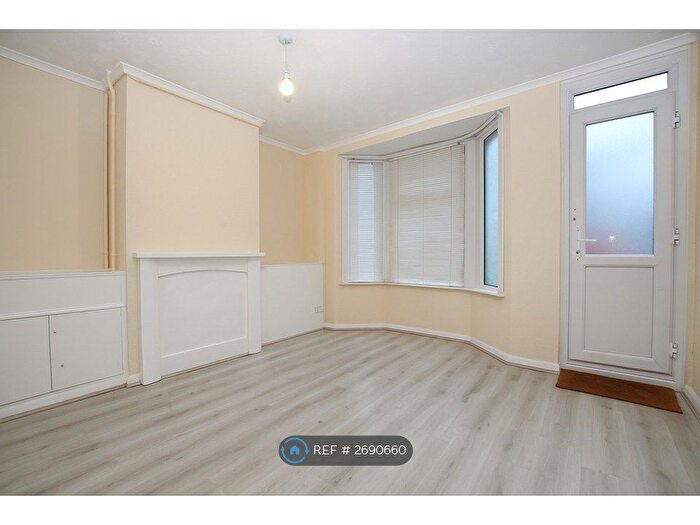 3 Bedroom Terraced House To Rent In Castle Road, Chatham, ME4