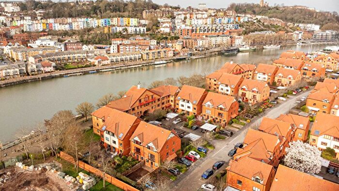 2 Bedroom Maisonette For Sale In Westbrooke Court, Cumberland Close, Bristol, BS1