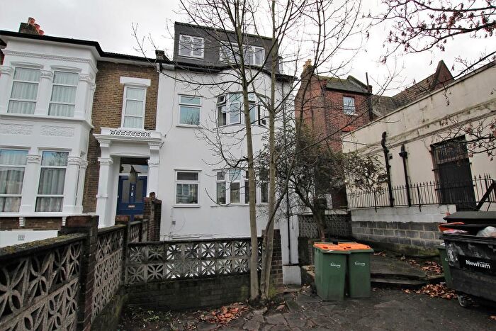 1 Bedroom Flat To Rent In Romford Road, Forest Gate, E7