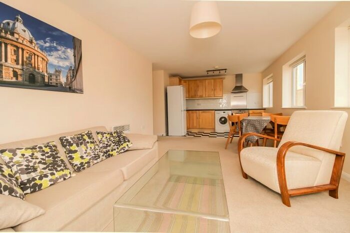 2 Bedroom Flat To Rent In High Street, Kidlington, OX5