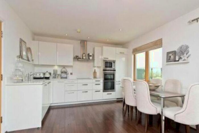 2 Bedroom Flat To Rent In Holford Way, London, SW15