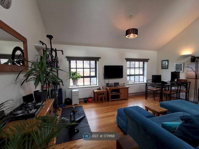 2 Bedroom Maisonette To Rent In West Norwood, London, SE27