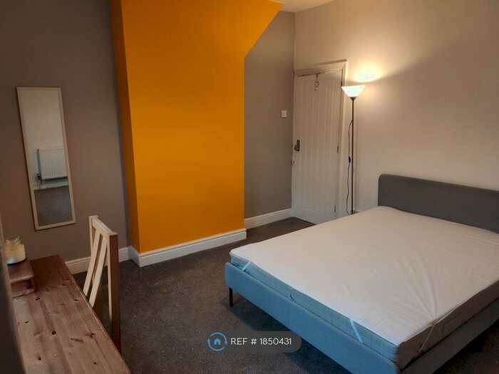 3 Bedroom End Of Terrace House To Rent In Mynors Street, Stoke-On-Trent, ST1