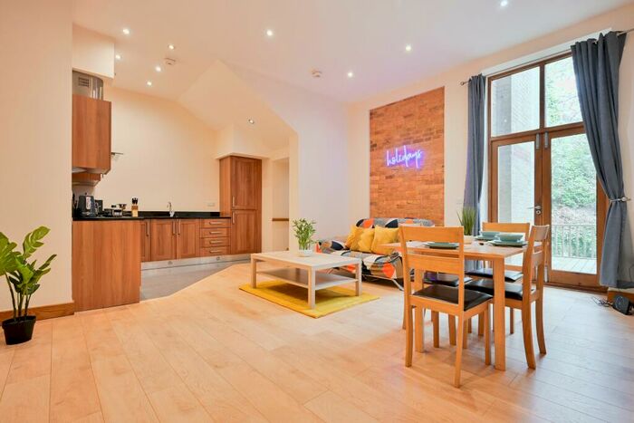 1 Bedroom Flat To Rent In Milliner House, Old Christchurch Road, BH1