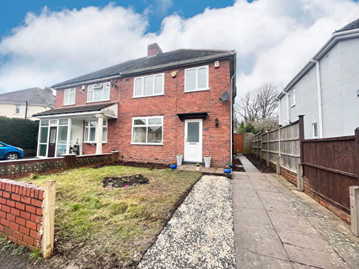 3 Bedroom Semi-Detached House For Sale In Cromwell Drive, Dudley., DY2