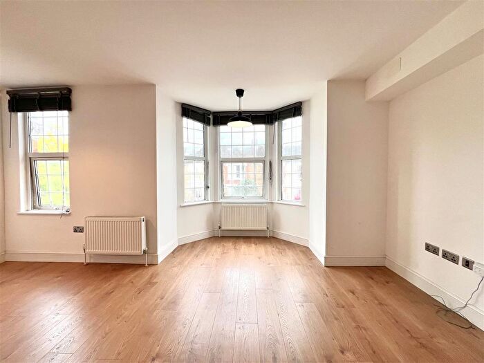 2 Bedroom Flat To Rent In Forest Drive East, London, E11