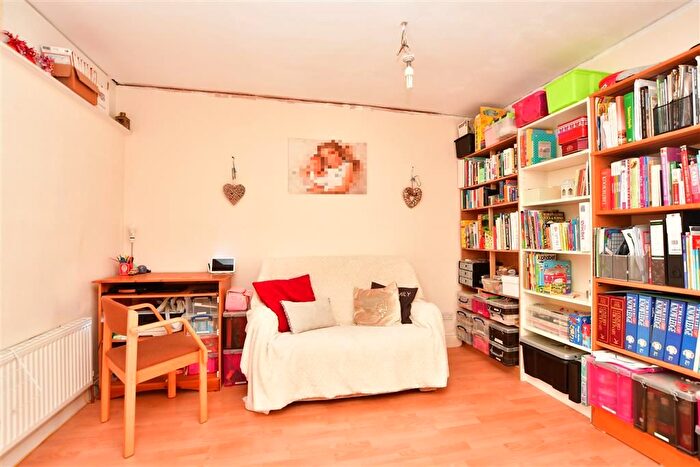3 Bedroom End Of Terrace House For Sale In Carpenters Close, Rochester, Kent, ME1