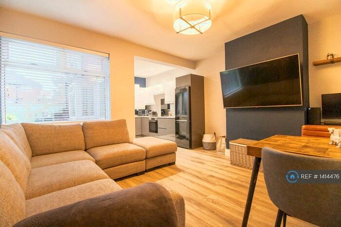 2 Bedroom Flat To Rent In Forest Hall, Newcastle Upon Tyne, NE12