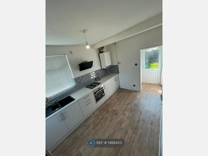 3 Bedroom Semi-Detached House To Rent In Masefield Road, Little Lever, Bolton, BL3