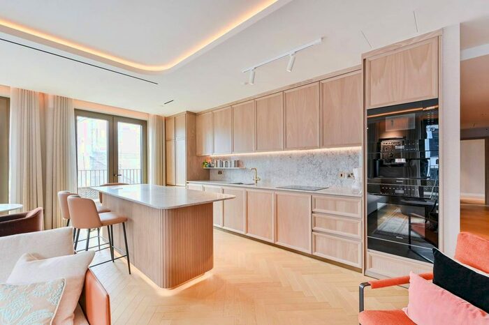 3 Bedroom Flat To Rent In Fareham Street, Soho, London, W1F