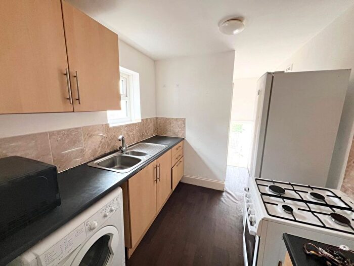 3 Bedroom Flat To Rent In Bilborough Gardens, Newcastle Upon Tyne, NE4
