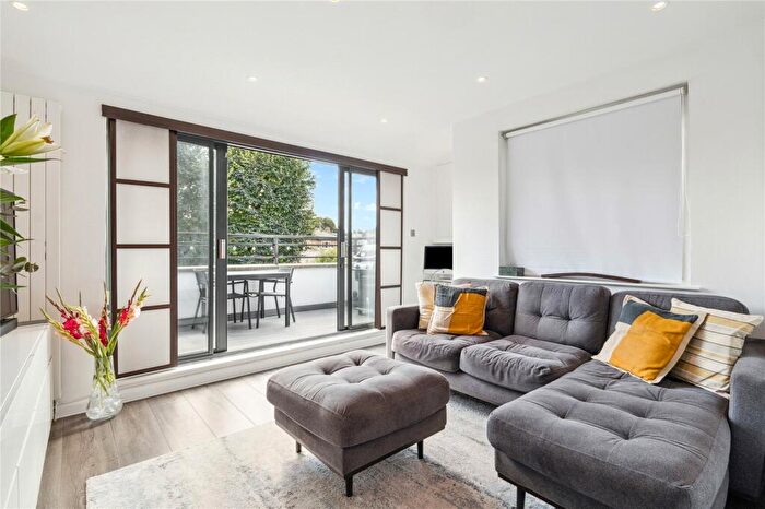2 Bedroom Apartment For Sale In St. John's Hill, SW11