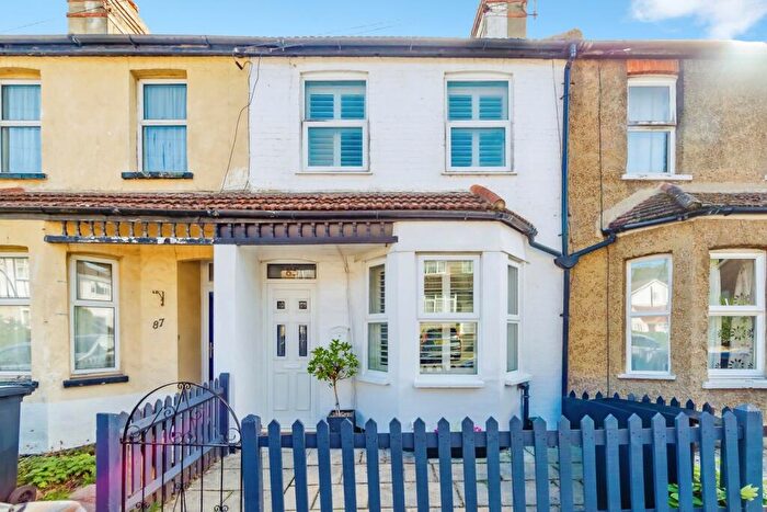 2 Bedroom Terraced House For Sale In Milton Road, Caterham, Surrey, ., CR3