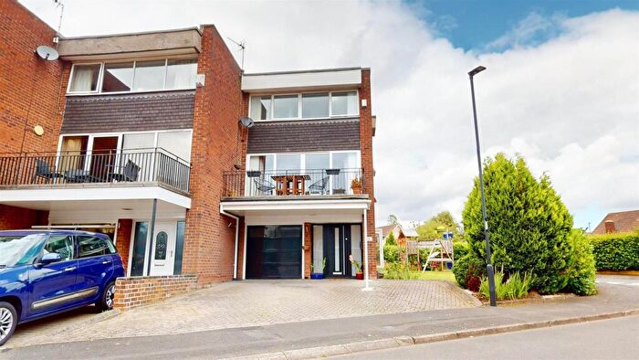 3 Bedroom End Of Terrace House For Sale In Fairway Close, Brunton Park, Newcastle Upon Tyne, NE3