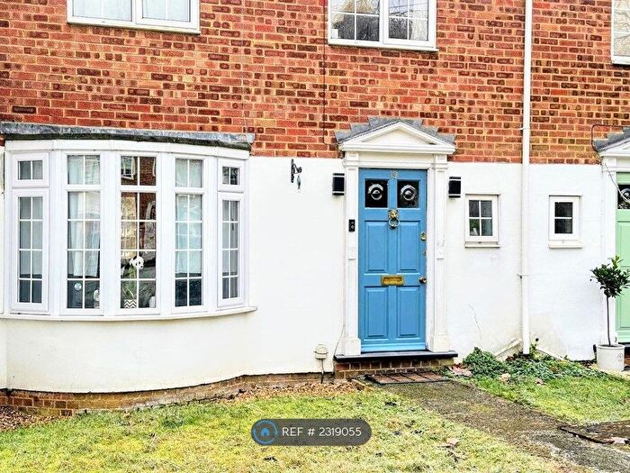 3 Bedroom Terraced House To Rent In Harrow Court, Reading, RG1