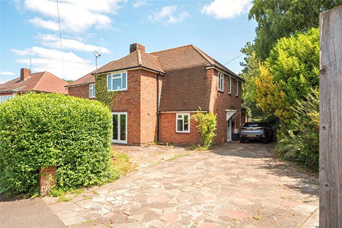 3 Bedroom Semi-Detached House For Sale In Chesterfield Close, Orpington, BR5