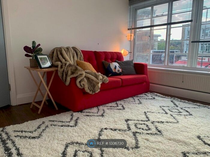 2 Bedroom Flat To Rent In Station Chambers, London, N11