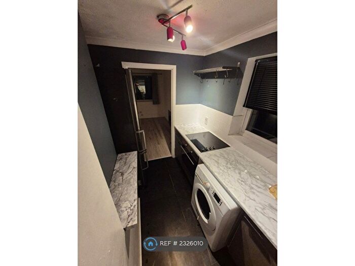 1 Bedroom Flat To Rent In Windsor Drive, High Wycombe, HP13