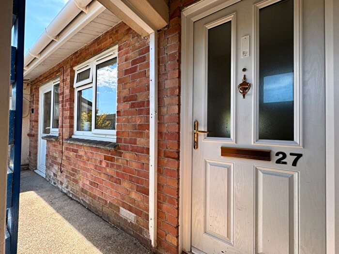 3 Bedroom Flat To Rent In Parkers Close, Totnes, TQ9