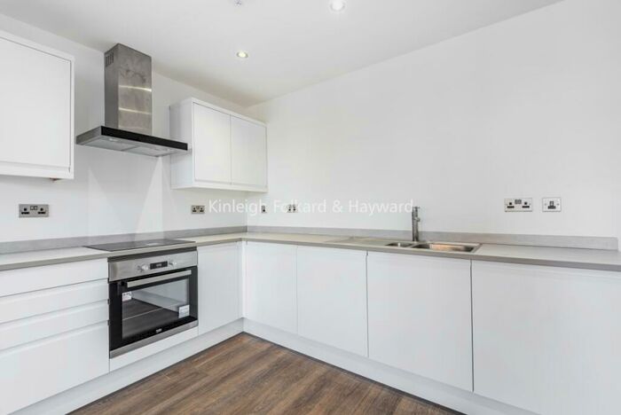 Flat To Rent In Walworth Place, London, SE17