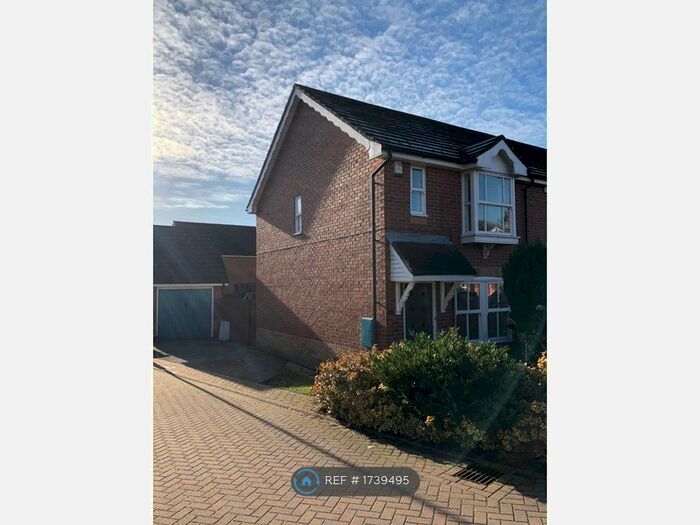 2 Bedroom Semi-Detached House To Rent In Elm Tree Close, Leeds, LS15