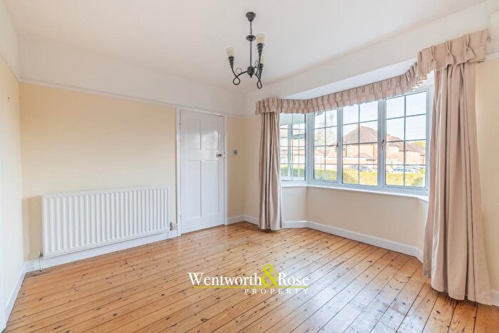 4 Bedroom Semi Detached House To Rent In Iris Close, Selly Oak, Birmingham, B29