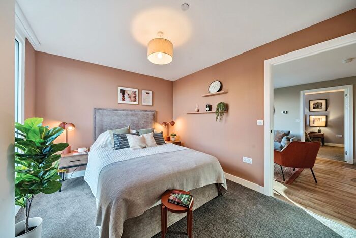 2 Bedroom Flat To Rent In Whitehall, Leeds, LS12