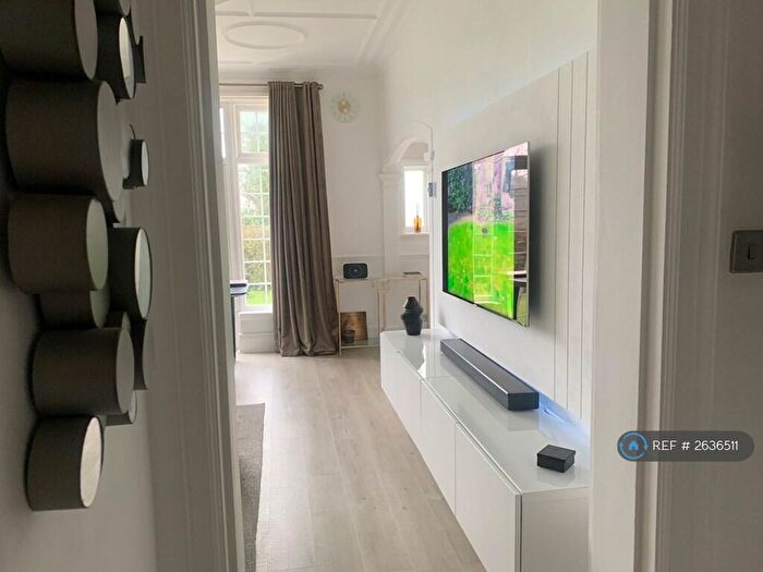 2 Bedroom Flat To Rent In Station Road, London, NW4