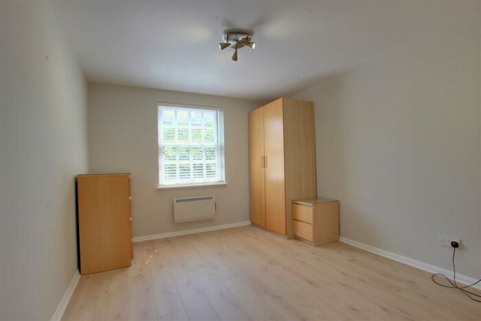 2 Bedroom Flat To Rent In Buchanan Close, London, N21