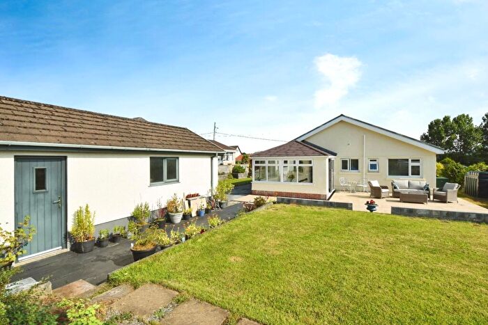 3 Bedroom Bungalow For Sale In Hendre Road, Tycroes, Ammanford, Carmarthenshire, SA18