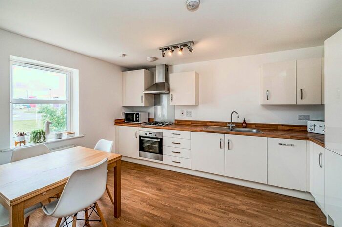 2 Bedroom Flat To Rent In Pondecroft, Chearsley, Aylesbury HP18