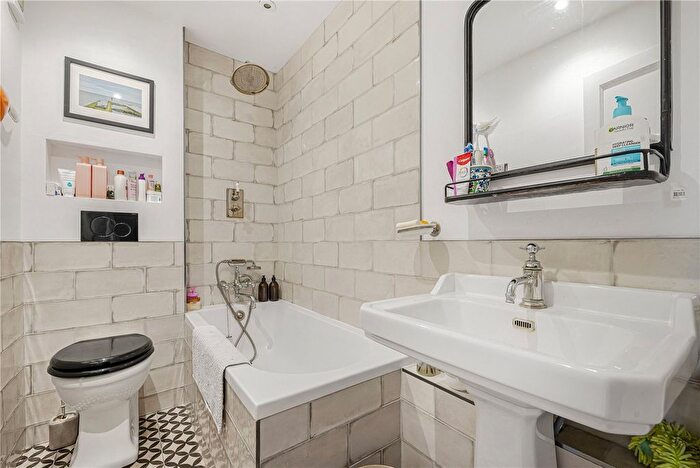 2 Bedroom Maisonette For Sale In Hayesford Park Drive, Bromley, BR2