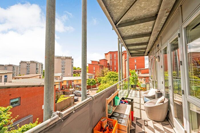 2 Bedroom Flat To Rent In Wheeleys Lane, Edgbaston, Birmingham, B15