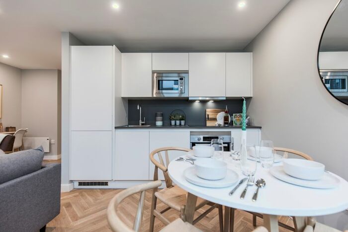 2 Bedroom Flat To Rent In Flat, Clapham Common North Side, London, SW4