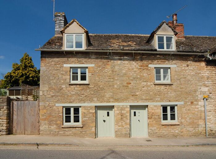 3 Bedroom Semi-Detached House For Sale In Guildenford, Burford, OX18