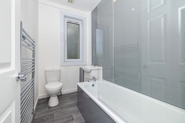 2 Bedroom Flat To Rent In Harefield Road, Dundee, DD3