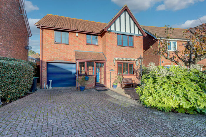 4 Bedroom Detached House To Rent In Four Sisters Way, Leigh-on-sea, SS9
