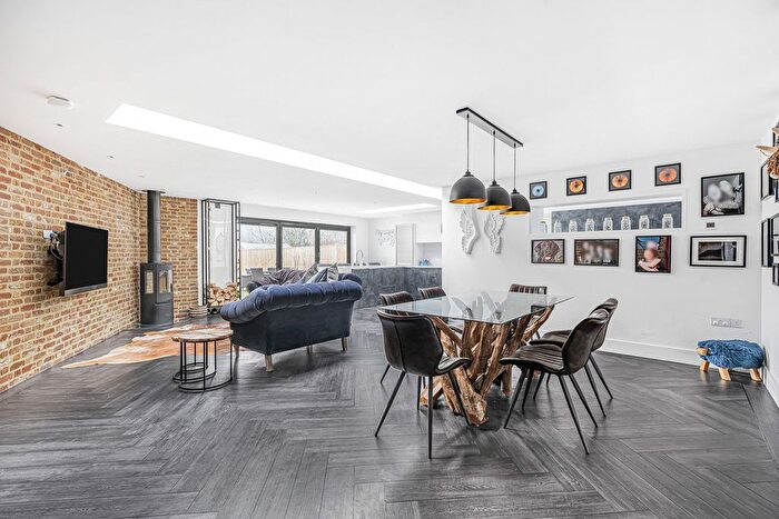 4 Bedroom Detached House For Sale In Ploughley Road, Lower Arncott, OX25