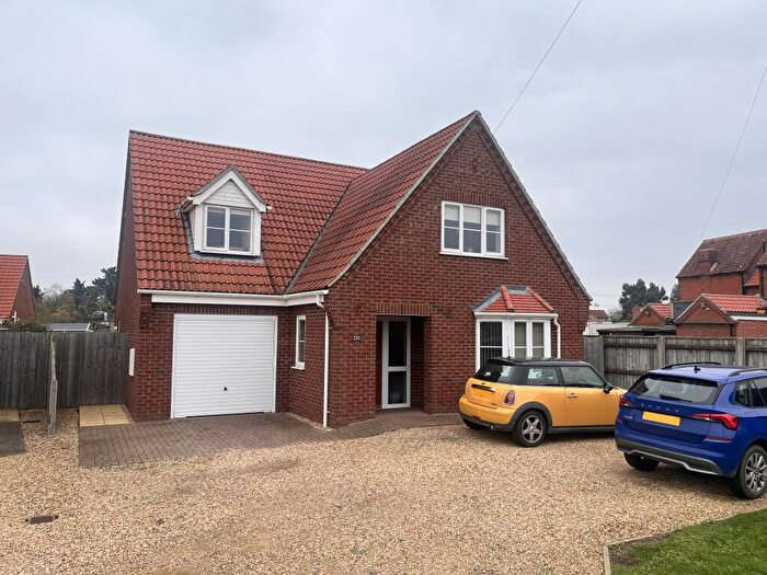 4 Bedroom Chalet To Rent In School Road, Walton Highway, Wisbech, PE14