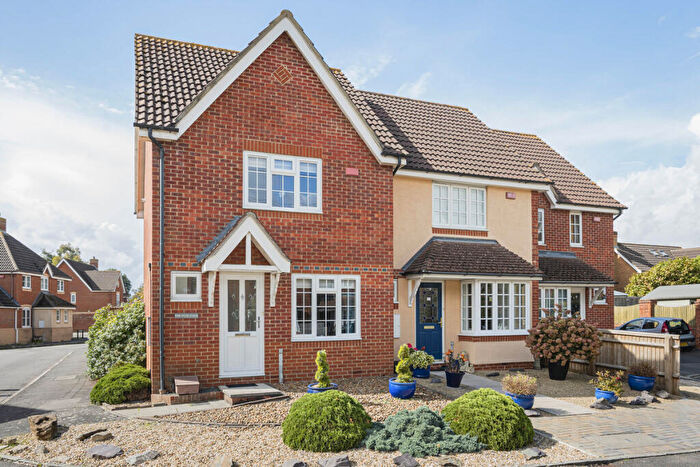 2 Bedroom End Of Terrace House For Sale In Ouse Close, Didcot, OX11