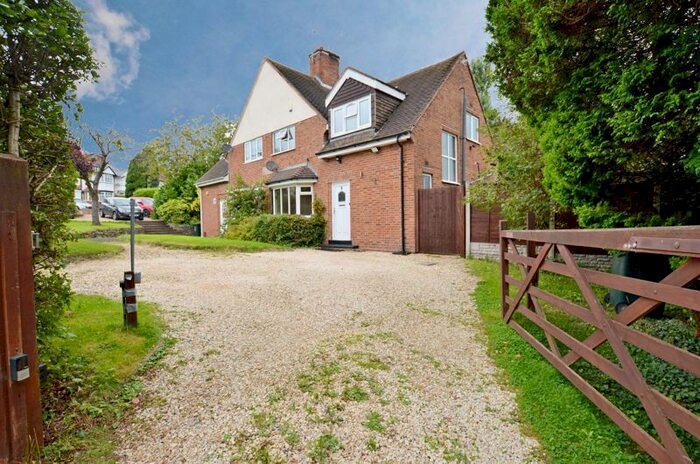 3 Bedroom Semi-Detached House To Rent In Perryhill Lane, Oldbury B68