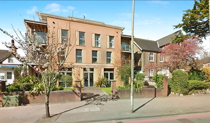 2 Bedroom Flat To Rent In Blyth Road, Bromley, BR1