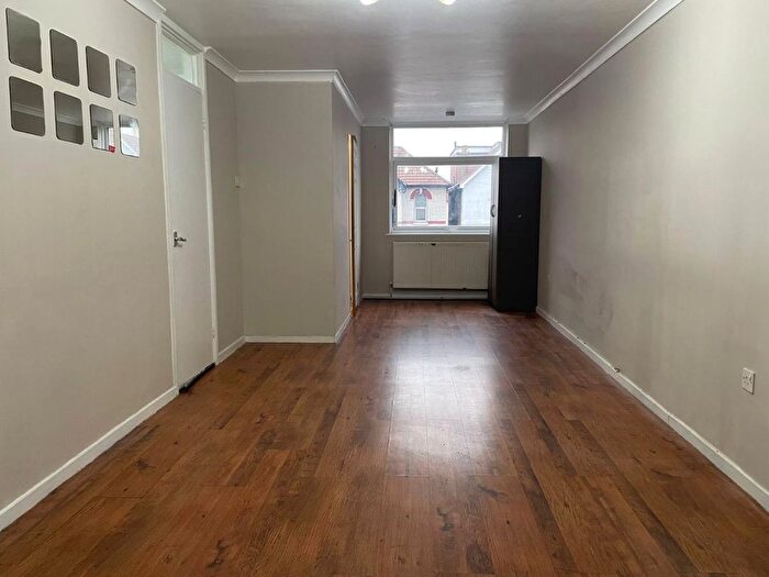 1 Bedroom Flat To Rent In Chancellor Court, Bensham Manor Road, Thornton Heath, CR7