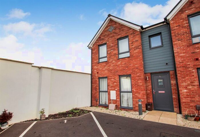 2 Bedroom End Of Terrace House To Rent In Orca Mews, Vandyke Road, Leighton Buzzard, LU7